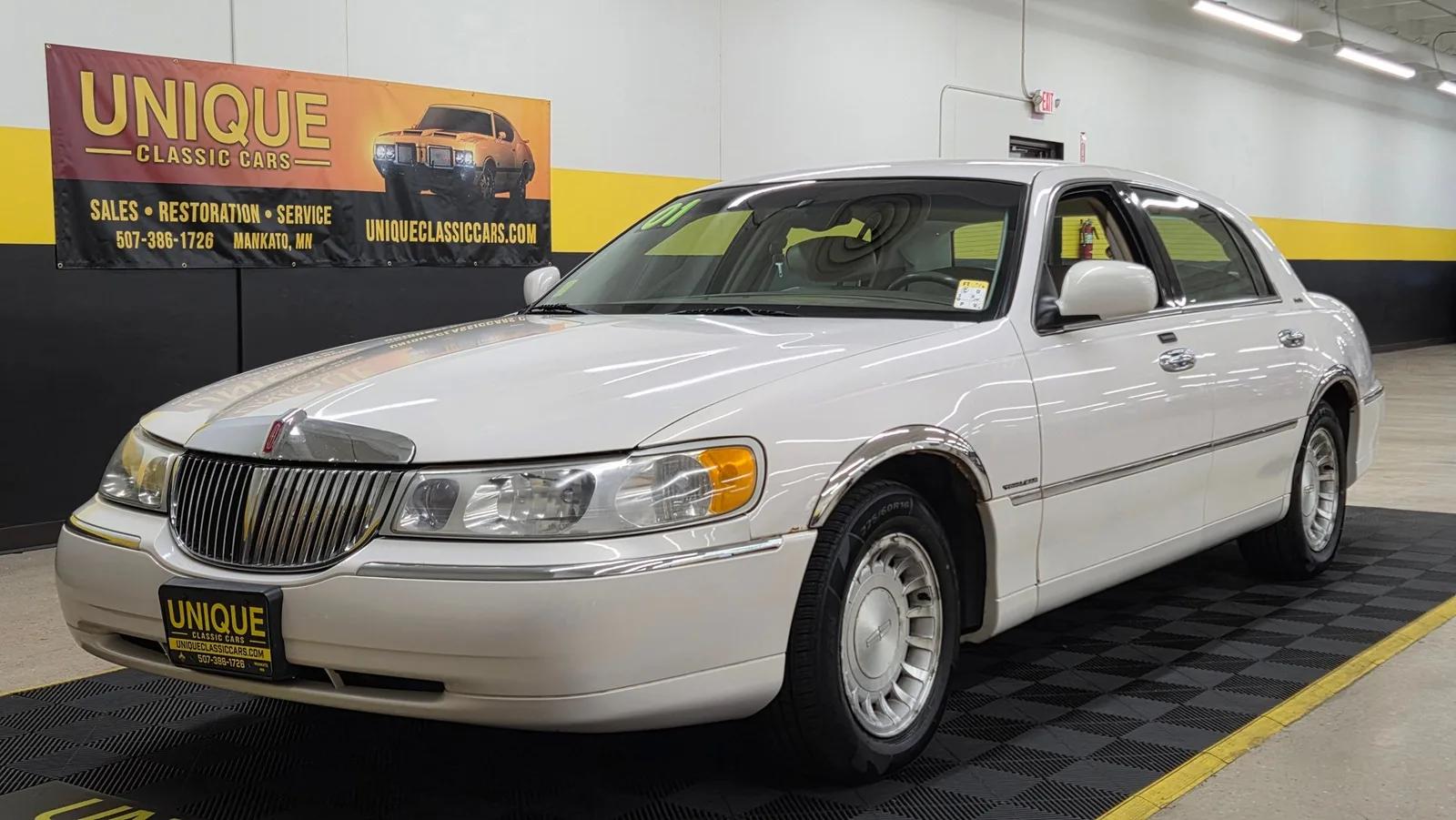 2001 Lincoln Town Car